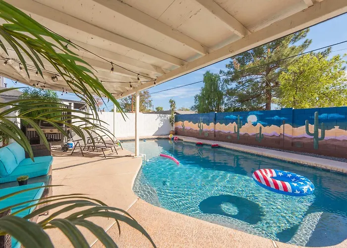Family Retreat By Old Town With Pool