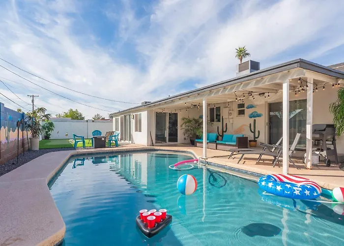 Family Retreat By Old Town With Pool *