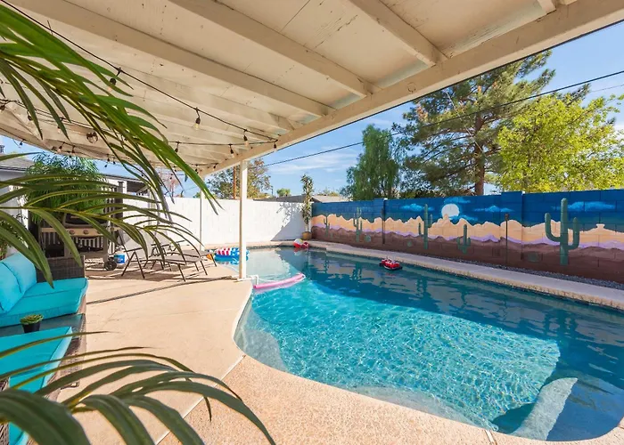 Family Retreat By Old Town With Pool Holiday home